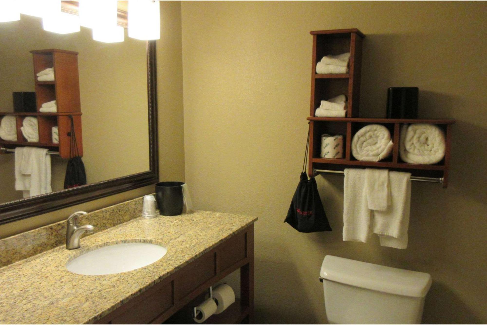 Quality Inn & Suites สติลวอเตอร์ ภายนอก รูปภาพ